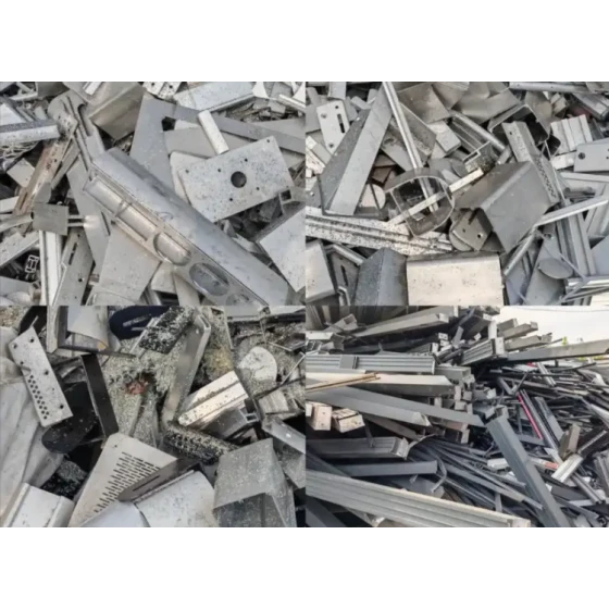 Recycling-Test von polymetallischem Legierungsschrott
