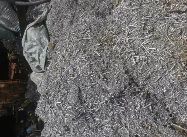 Test zur Rückgewinnung wertvoller Elemente aus polymetallischen Schlacken