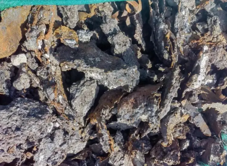 Test zur Tiefenrückgewinnung und Qualitätsverbesserung von Eisenbestandteilen aus Hochofenschlacke