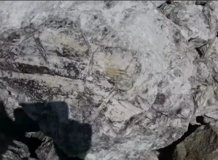 Test zur Gewinnung von Lithium aus Spodumen