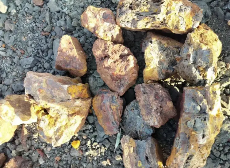 Mineralaufbereitungstest von goldhaltigem Limonit